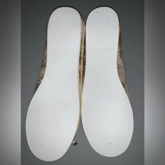 NWOT. Express Metallic Gold Loafers with Bow - Picture 3 of 7